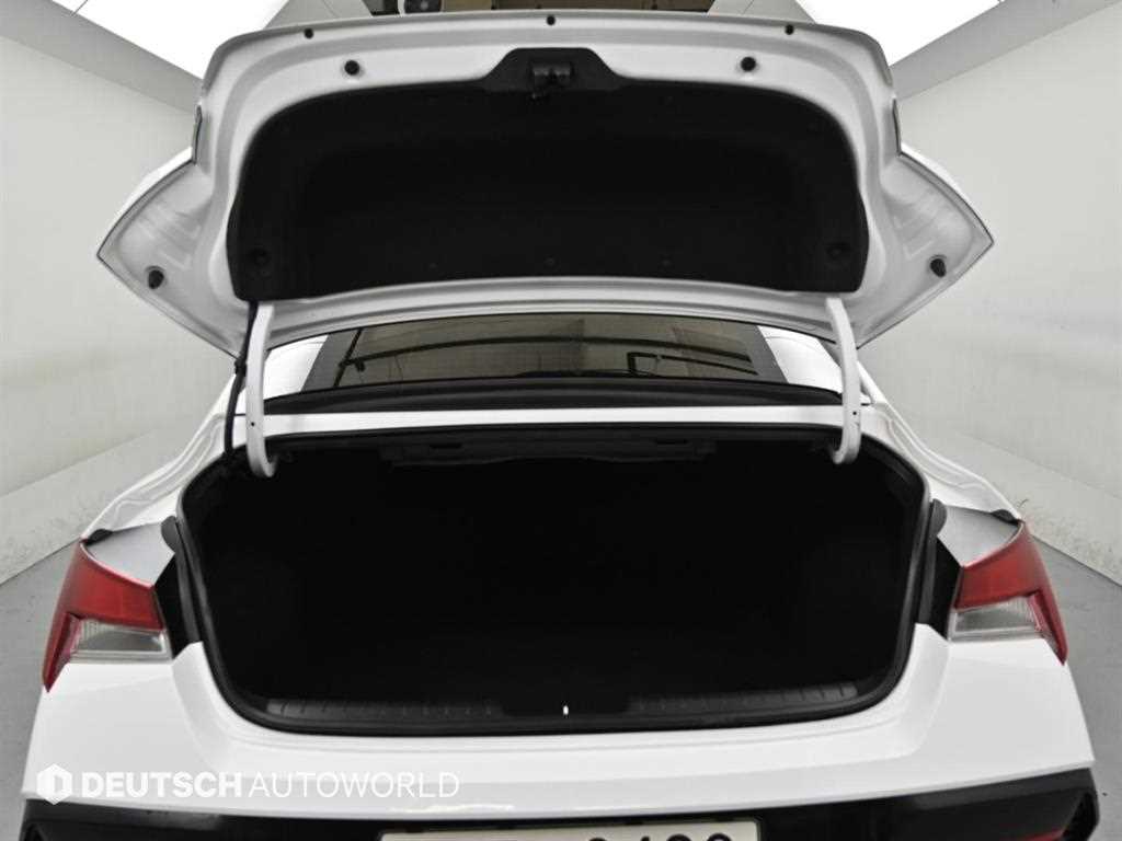 Hyundai Avante — photo 19