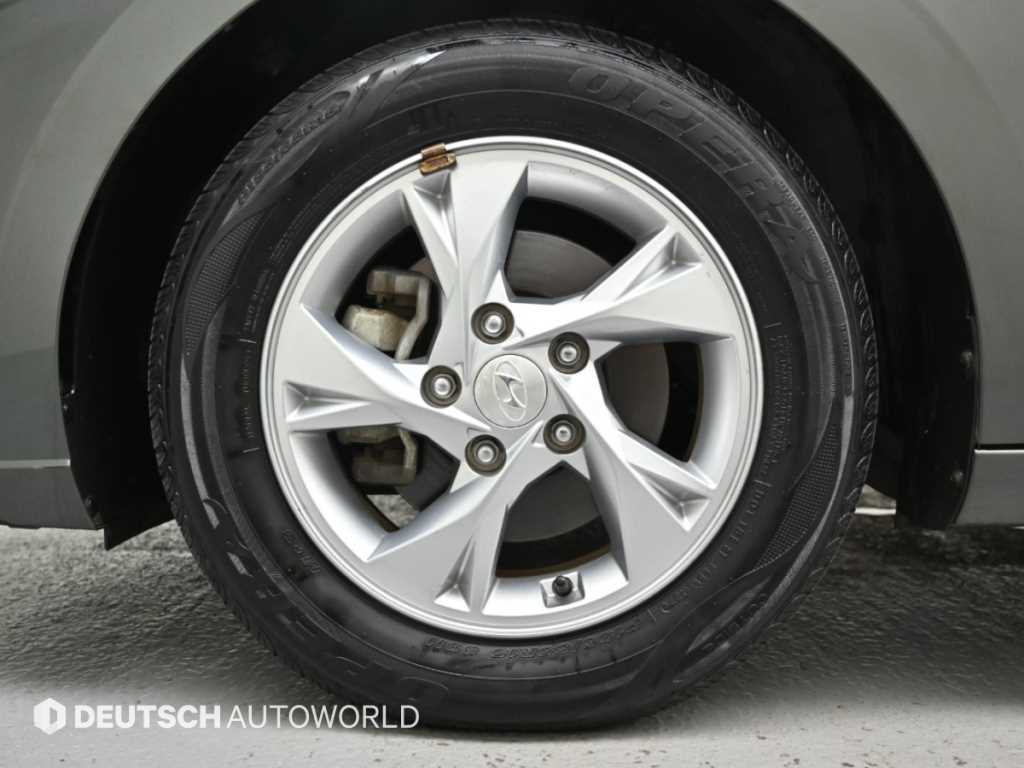 Hyundai Avante — photo 05