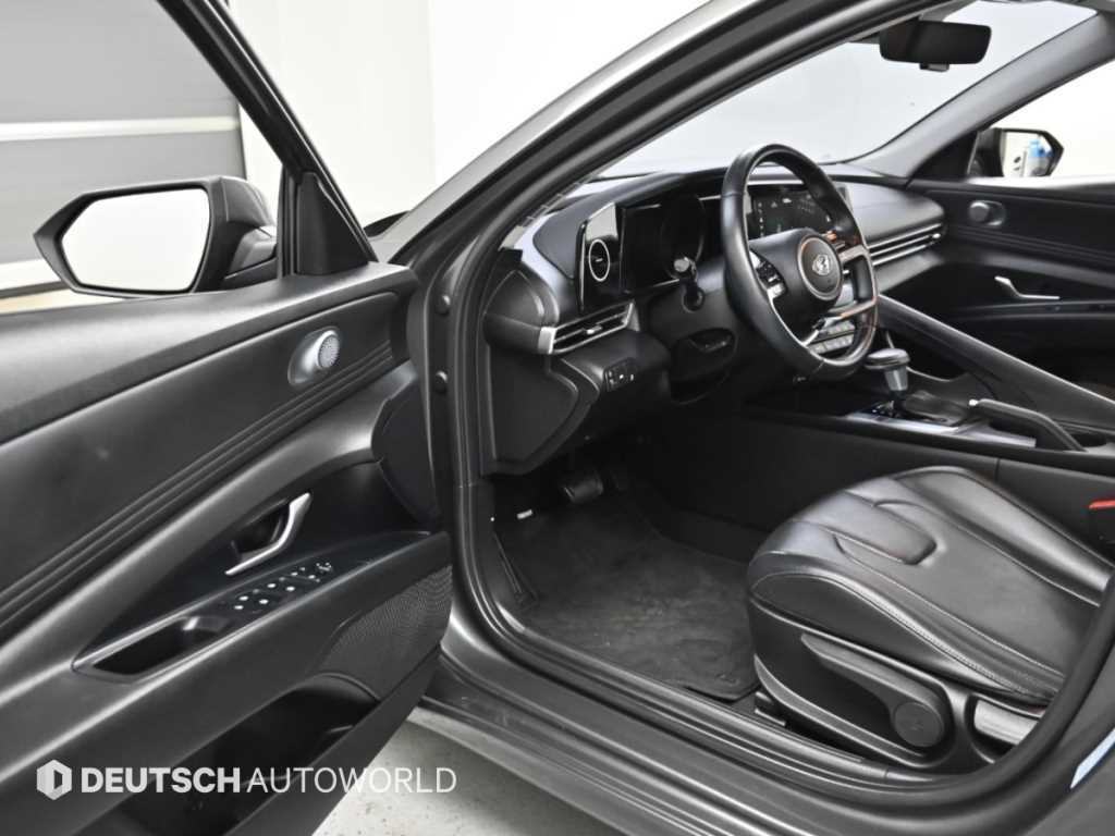 Hyundai Avante — photo 11