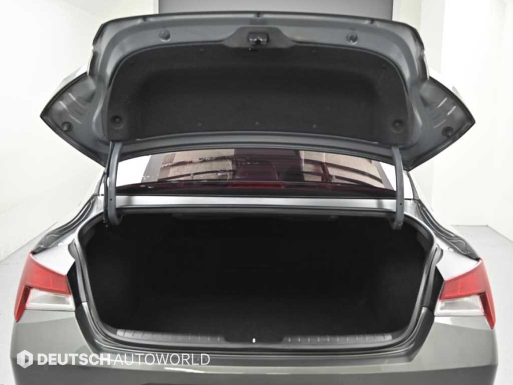 Hyundai Avante — photo 19