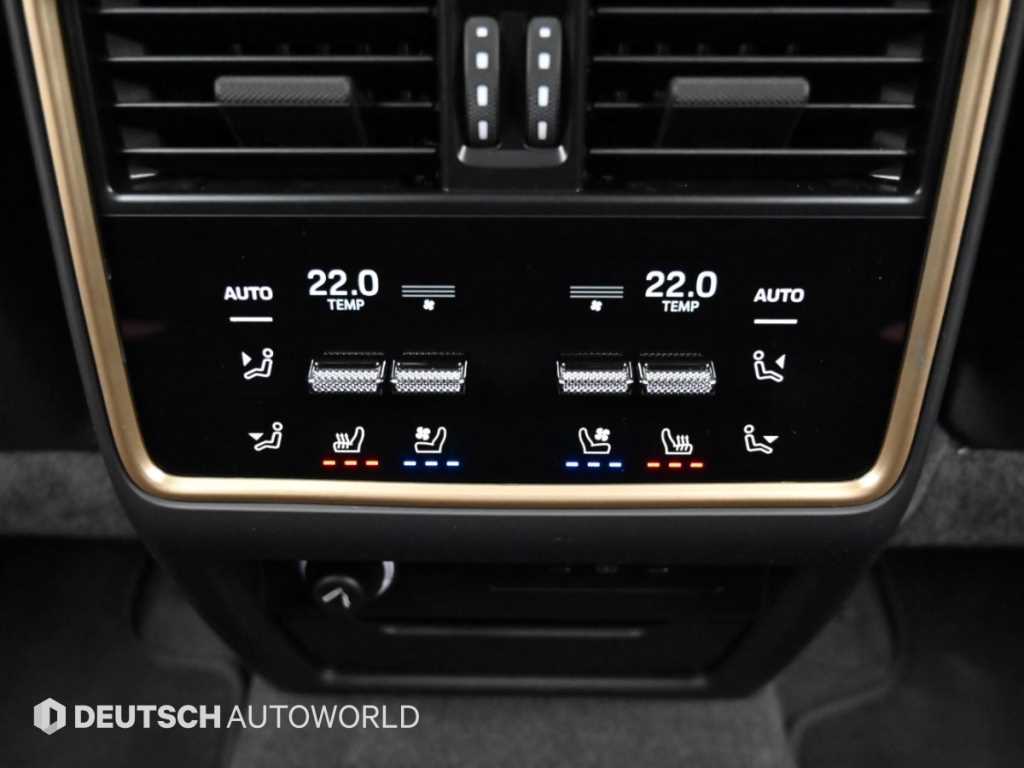 Porsche Cayenne — photo 16