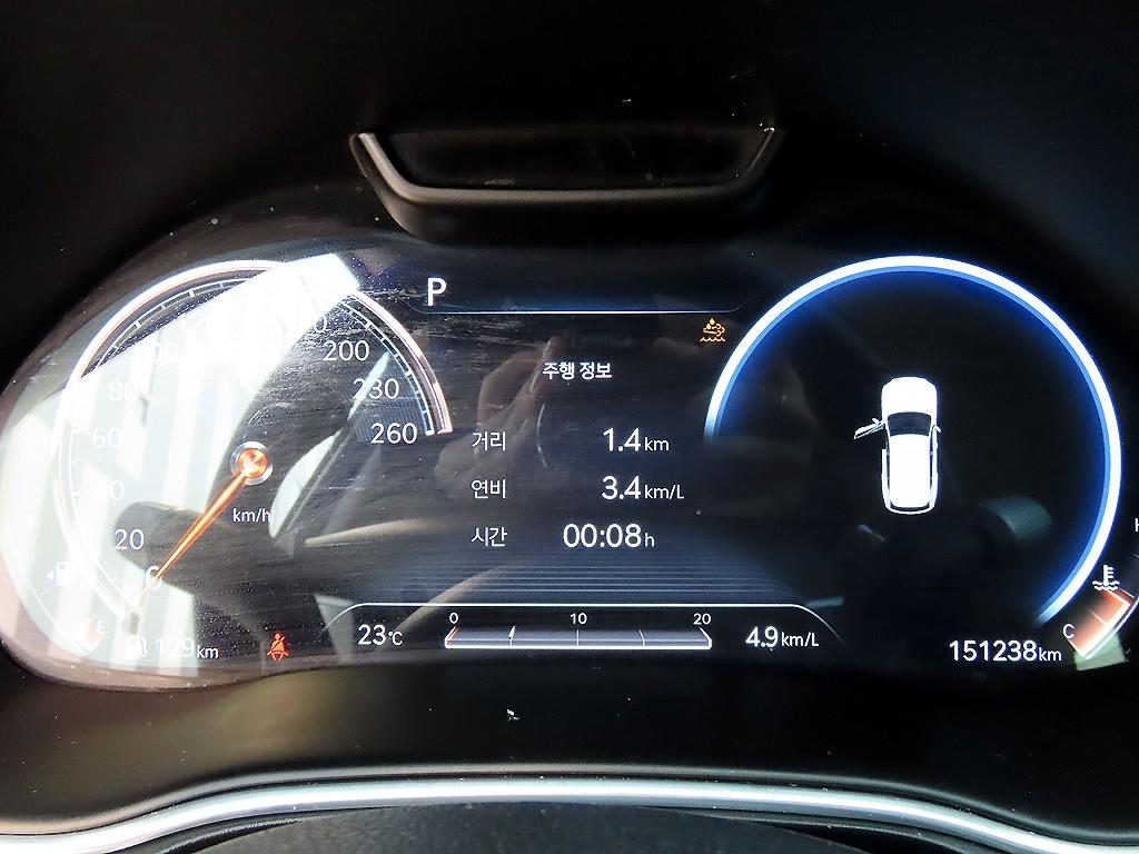 Genesis GV80 — photo 09