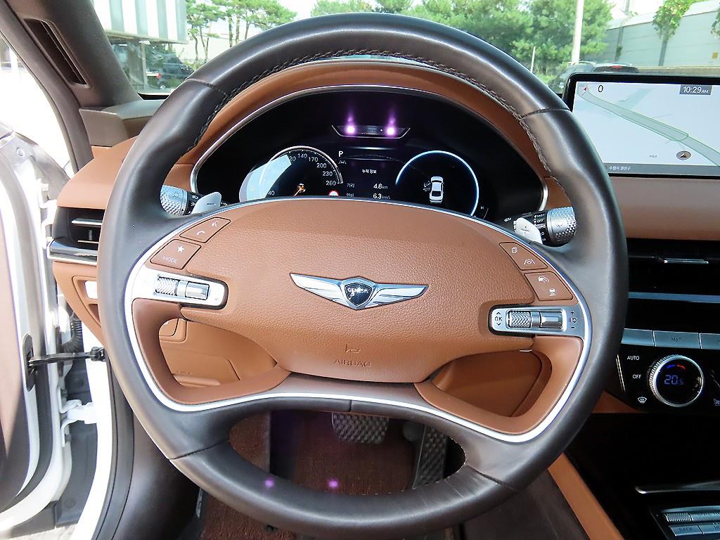 Genesis G80 — photo 08