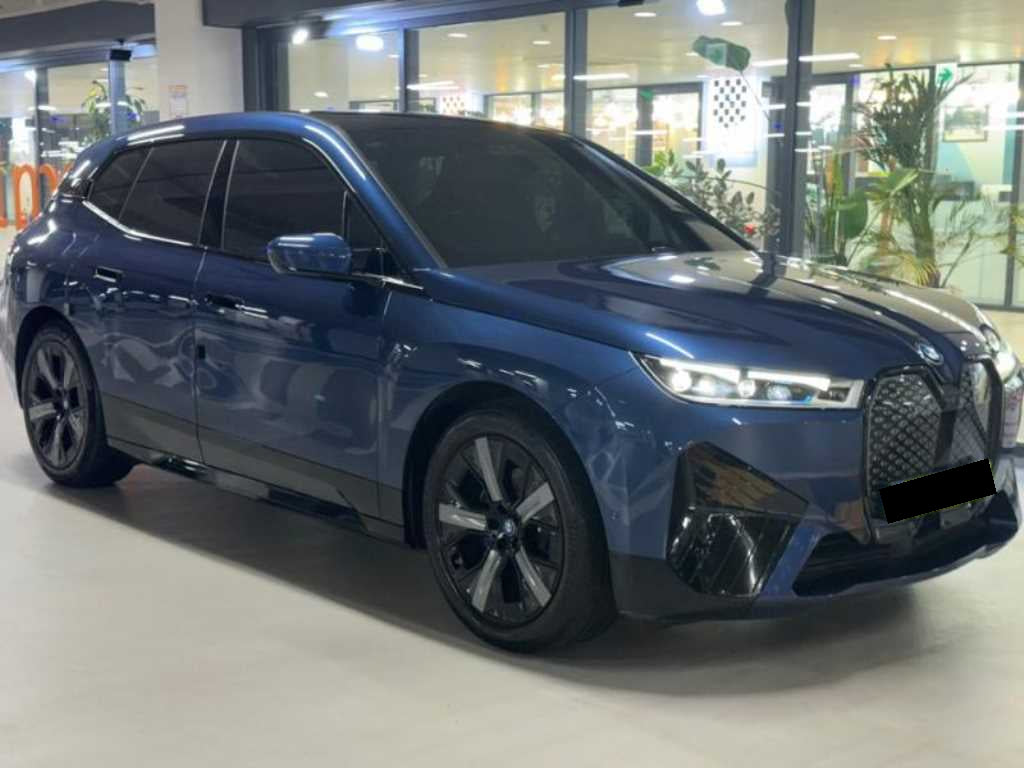 BMW iX — photo 02