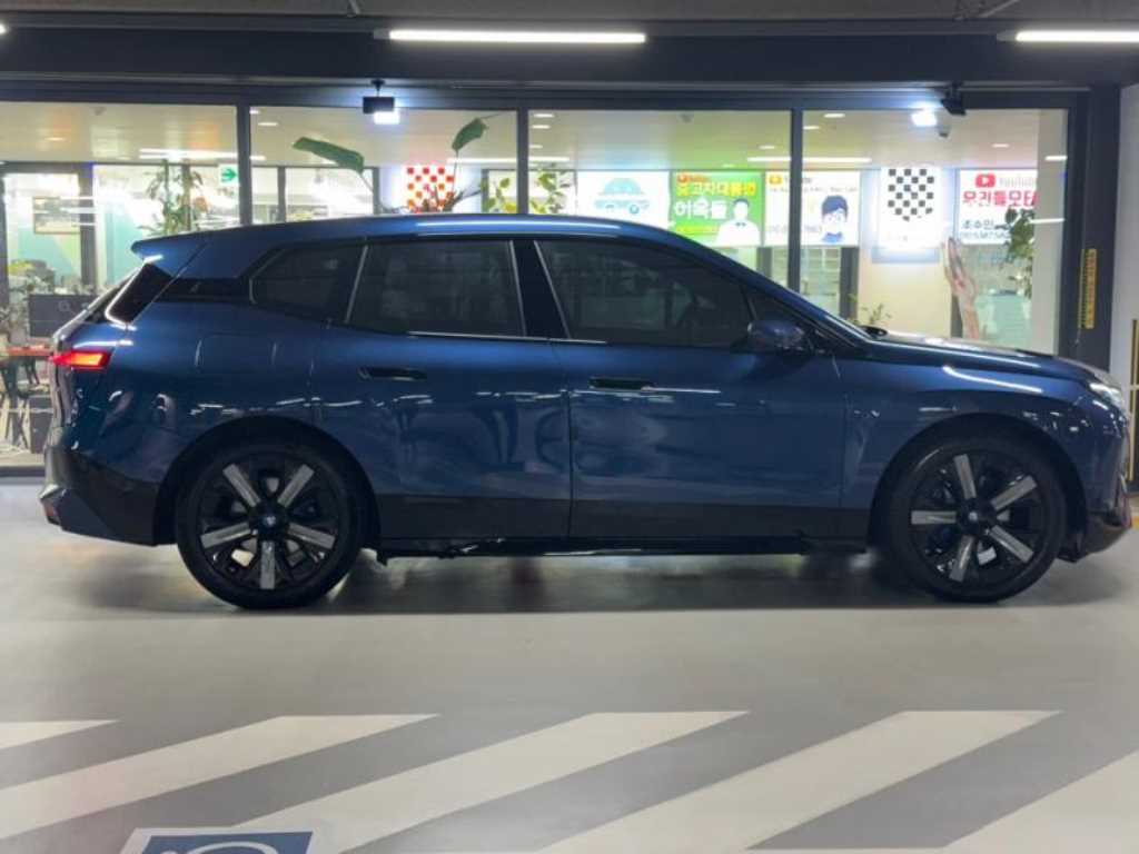 BMW iX — photo 03
