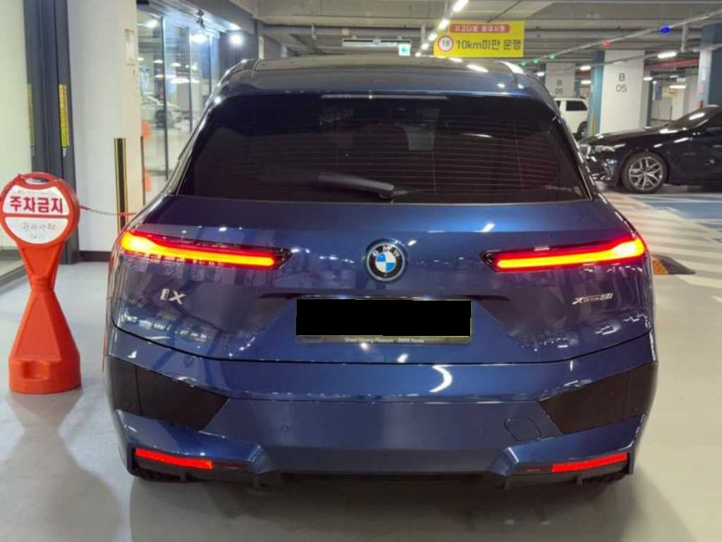 BMW iX — photo 05