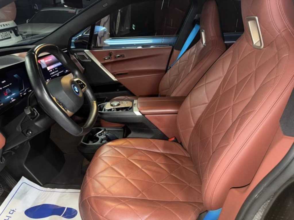 BMW iX — photo 06