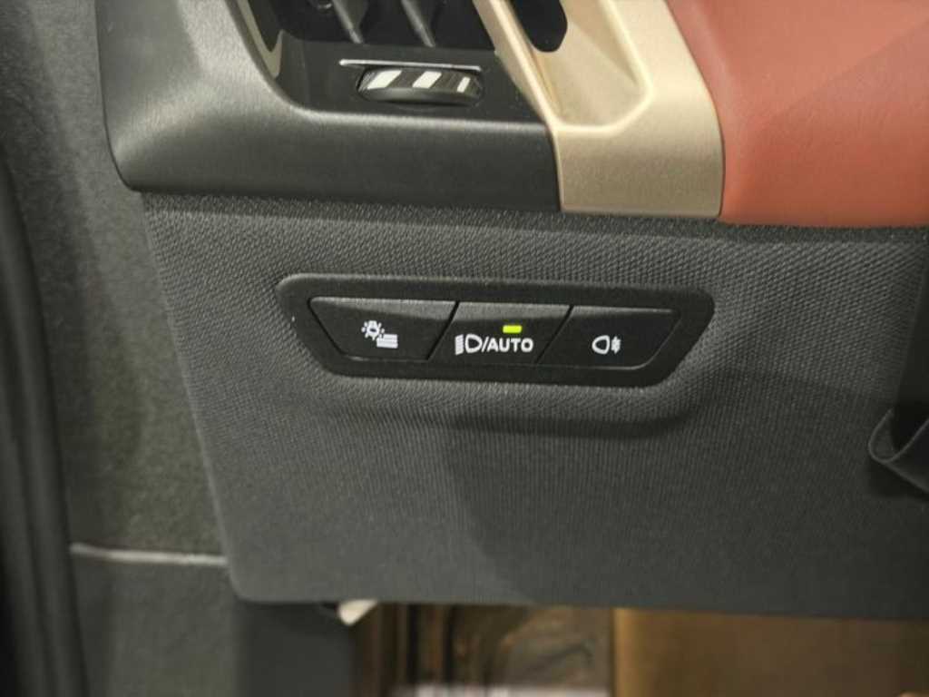 BMW iX — photo 13