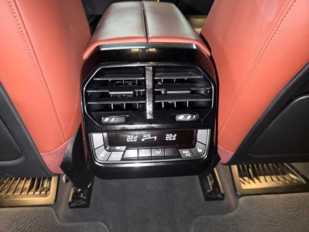 BMW iX — photo 15