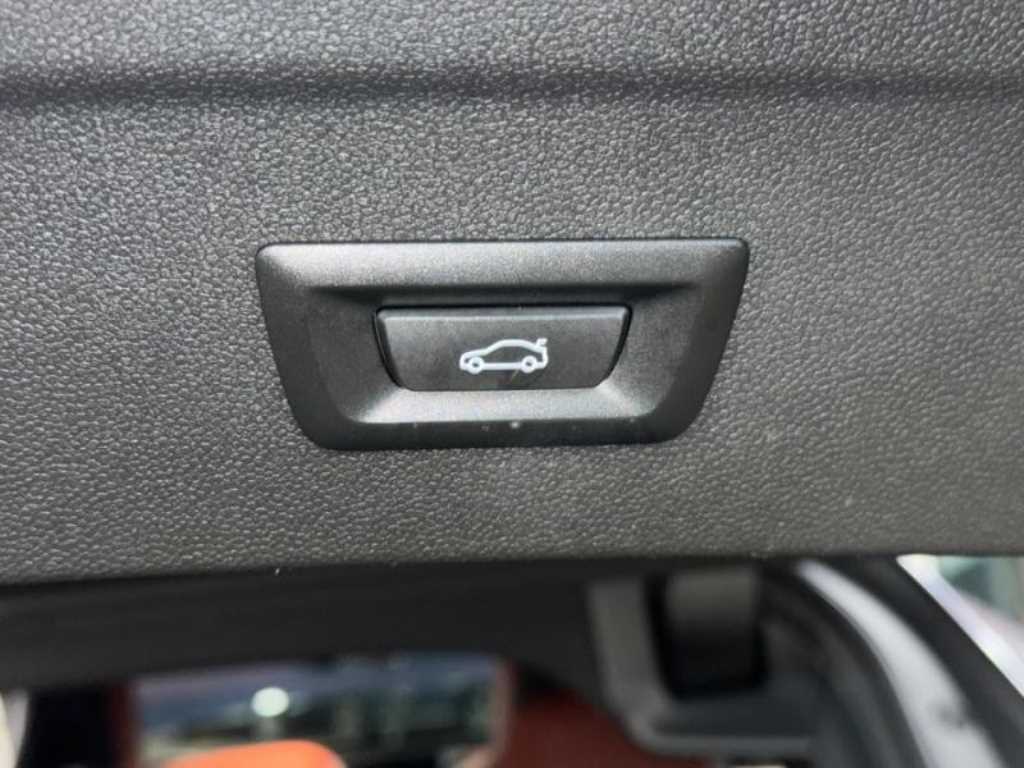 BMW iX — photo 18
