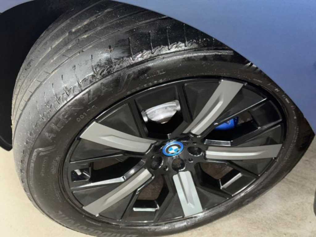 BMW iX — photo 20