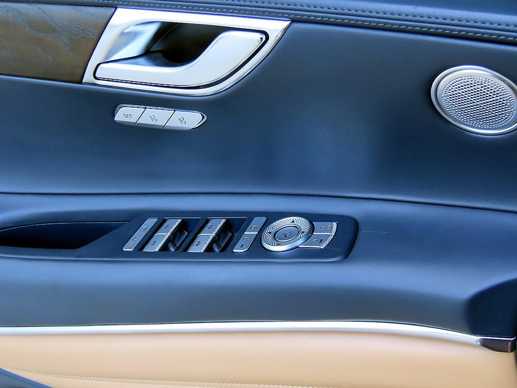 Genesis GV80 — photo 11
