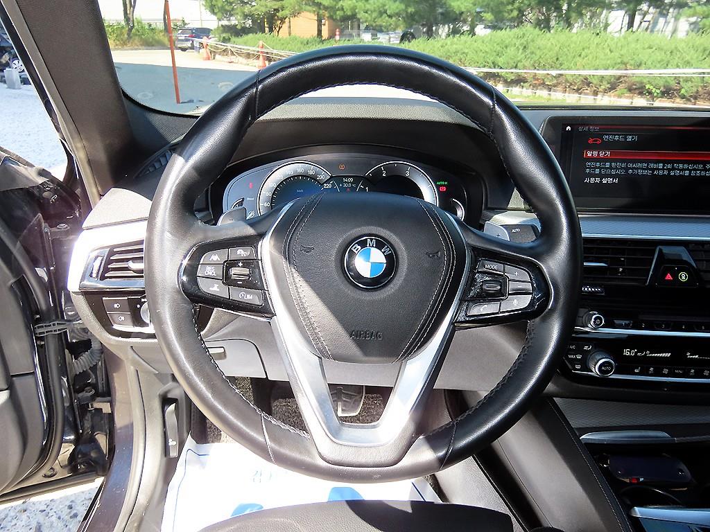 BMW 5-Series — photo 08