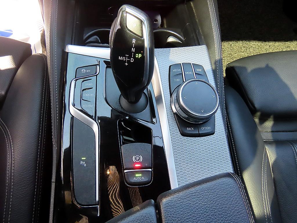 BMW 5-Series — photo 11