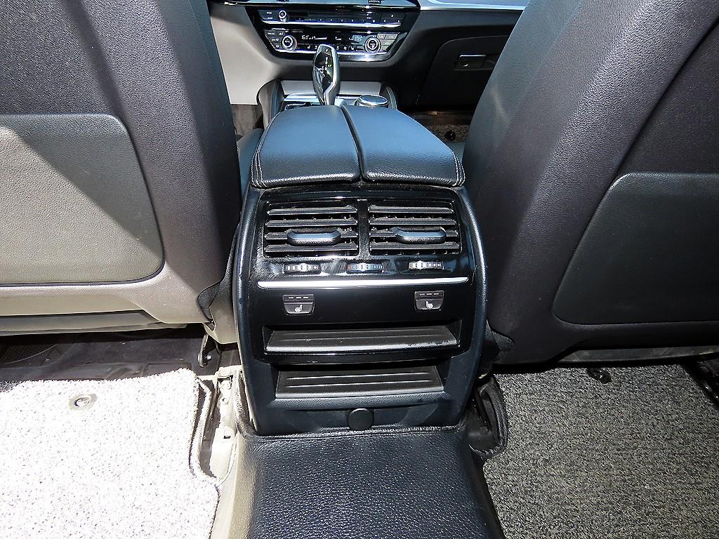 BMW 5-Series — photo 17
