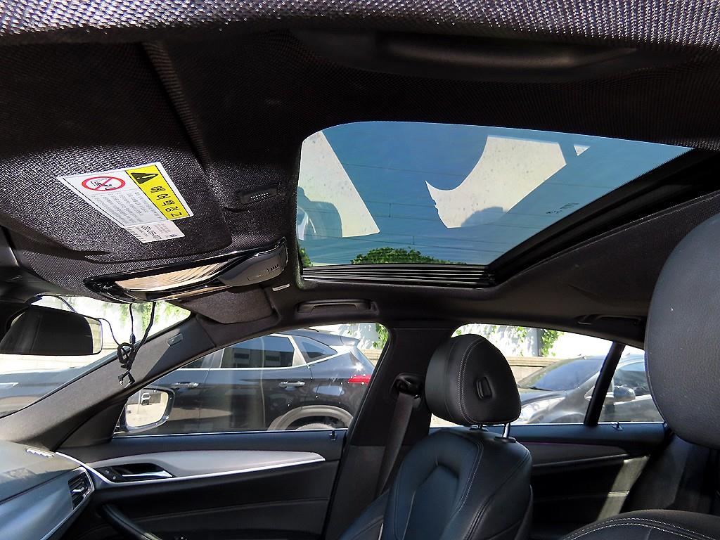 BMW 5-Series — photo 18