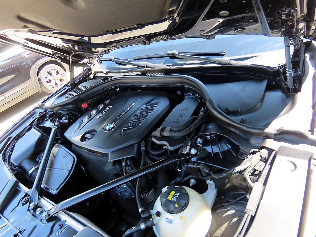 BMW 5-Series — photo 19