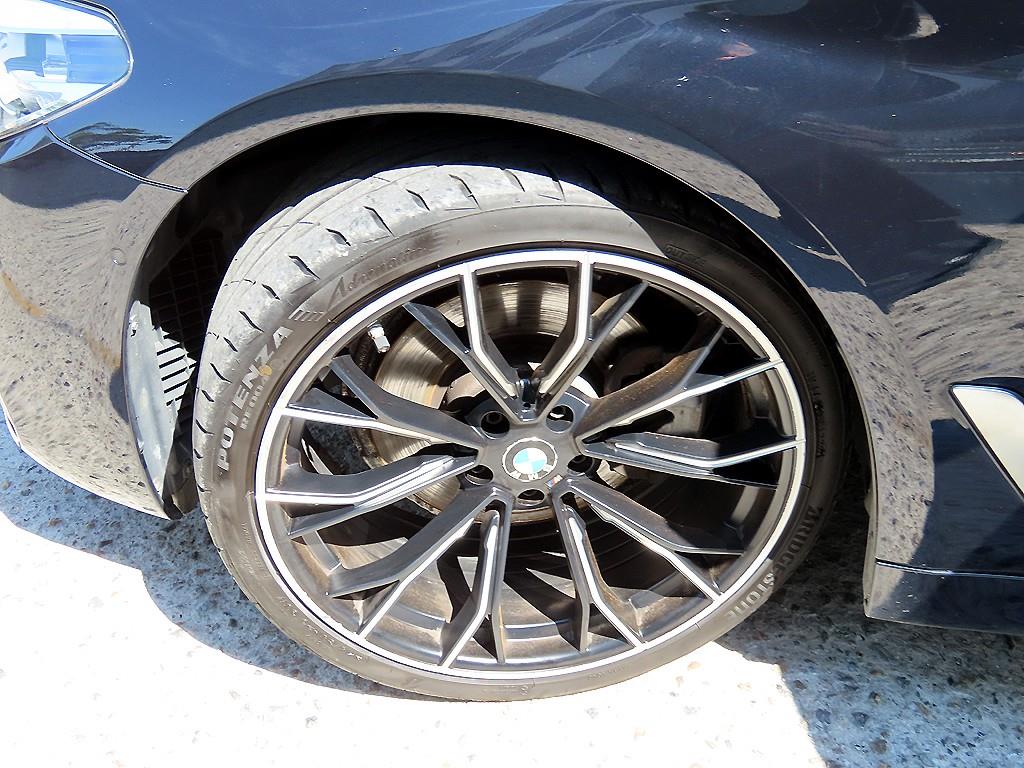 BMW 5-Series — photo 20
