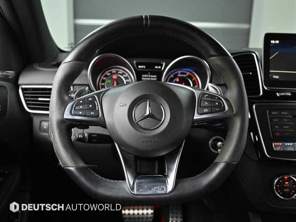 Mercedes-Benz GLE-Class — photo 08