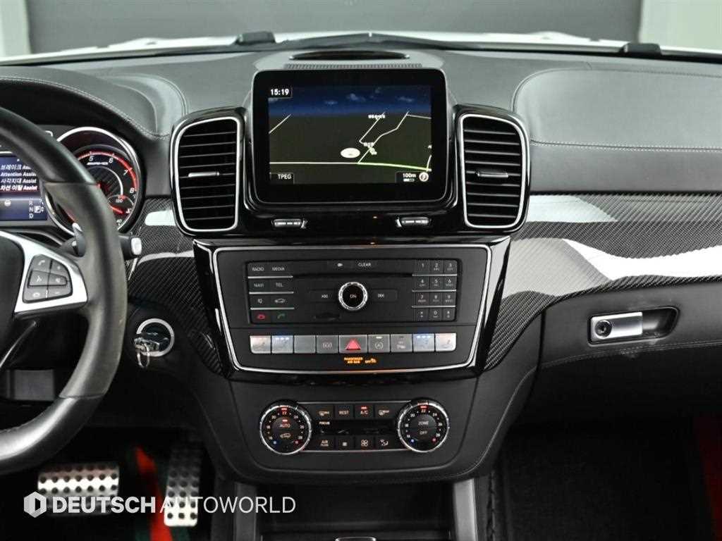 Mercedes-Benz GLE-Class — photo 09