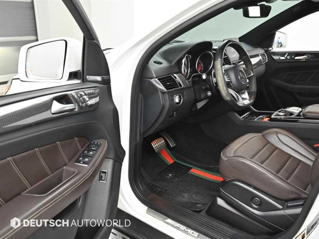 Mercedes-Benz GLE-Class — photo 11