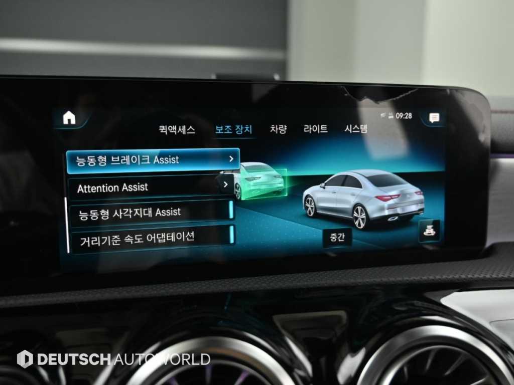 Mercedes-Benz CLA-Class — photo 15