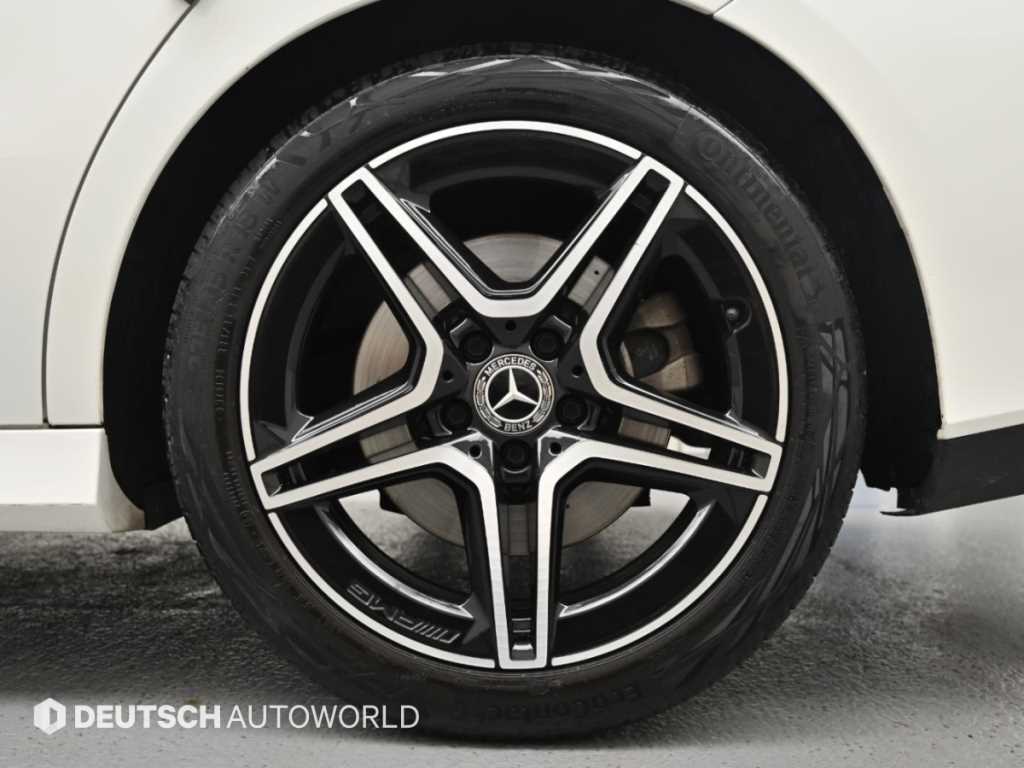 Mercedes-Benz CLA-Class — photo 20