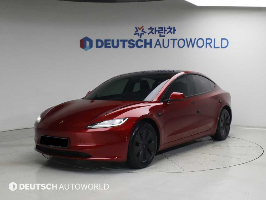 Tesla Model 3 — photo 01