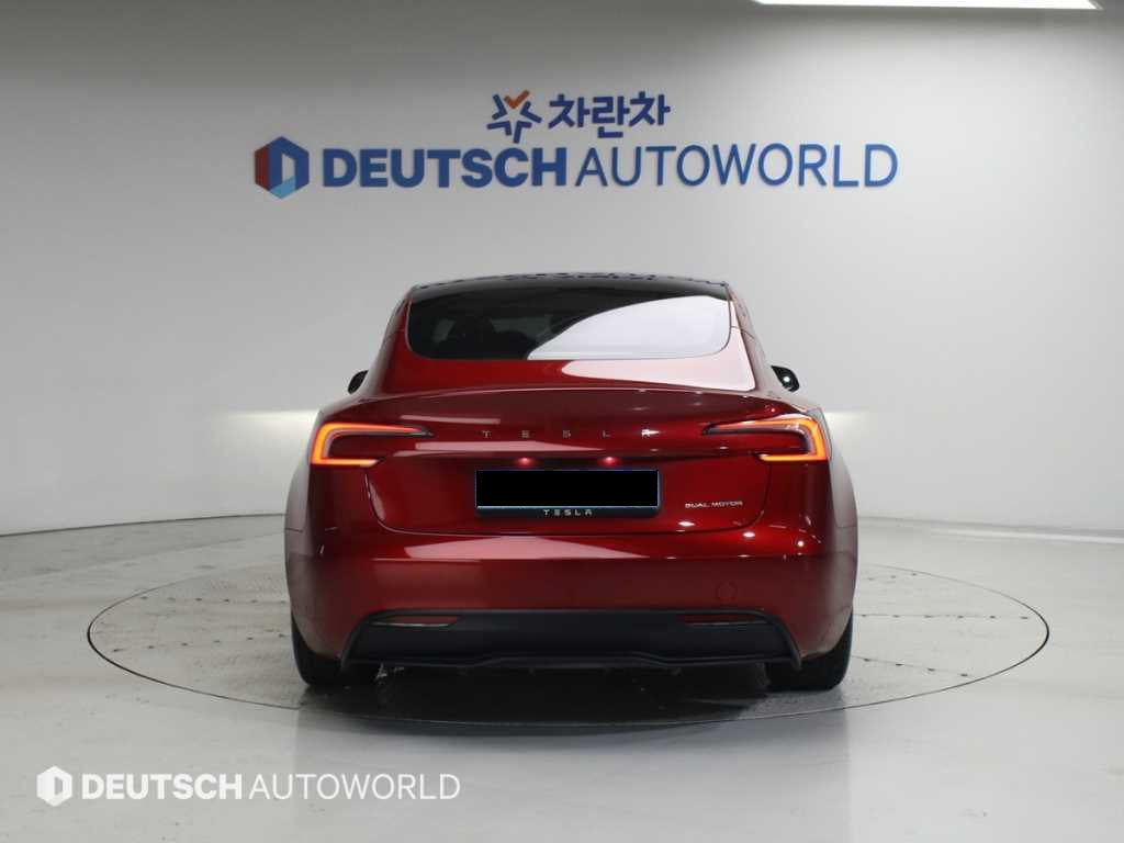 Tesla Model 3 — photo 04