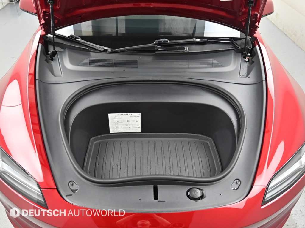 Tesla Model 3 — photo 06