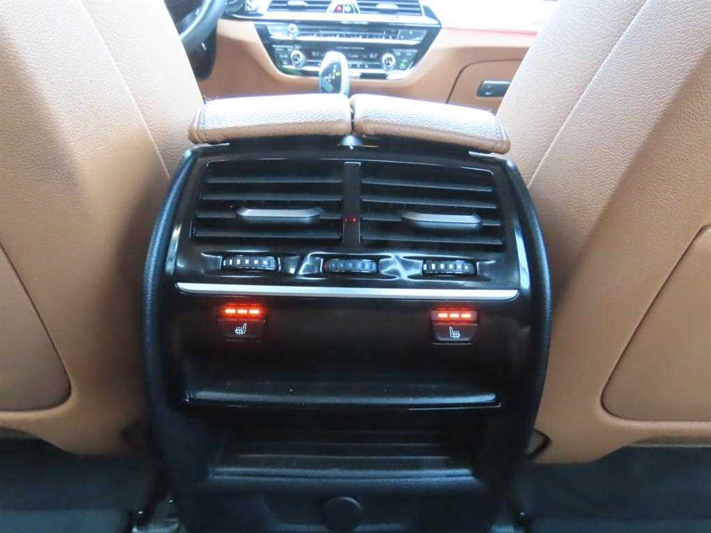 BMW 5-Series — photo 08