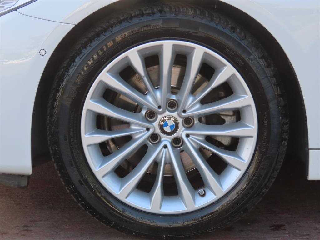 BMW 5-Series — photo 20