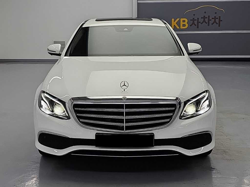 Mercedes-Benz E-Class — photo 01