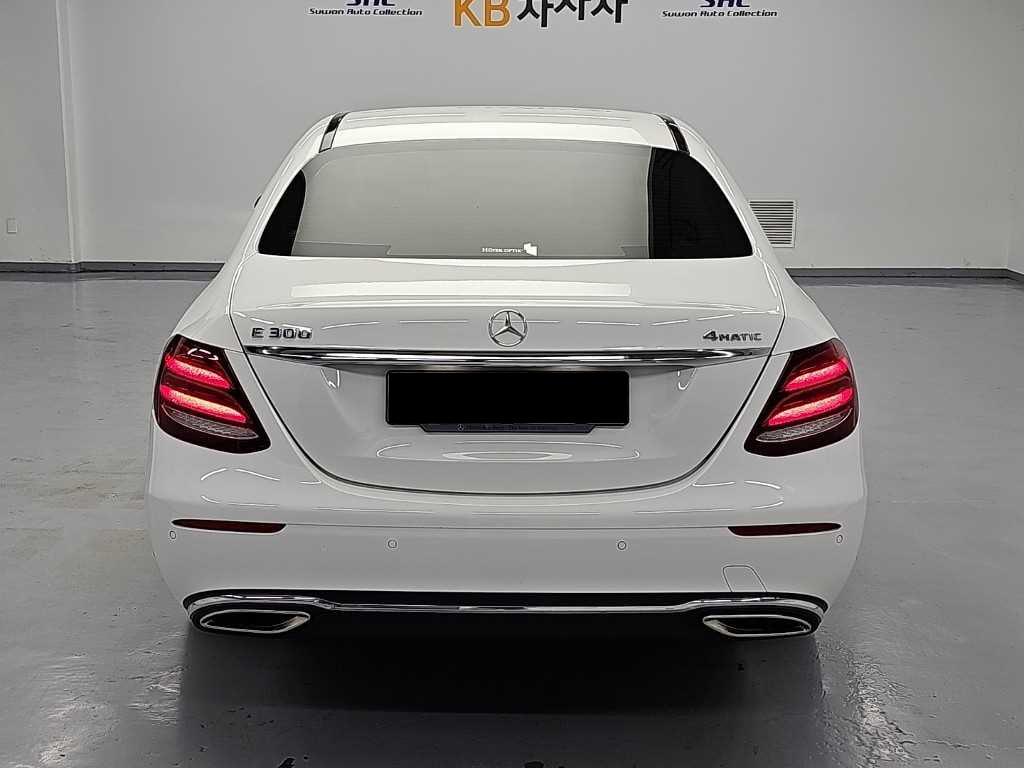 Mercedes-Benz E-Class — photo 03