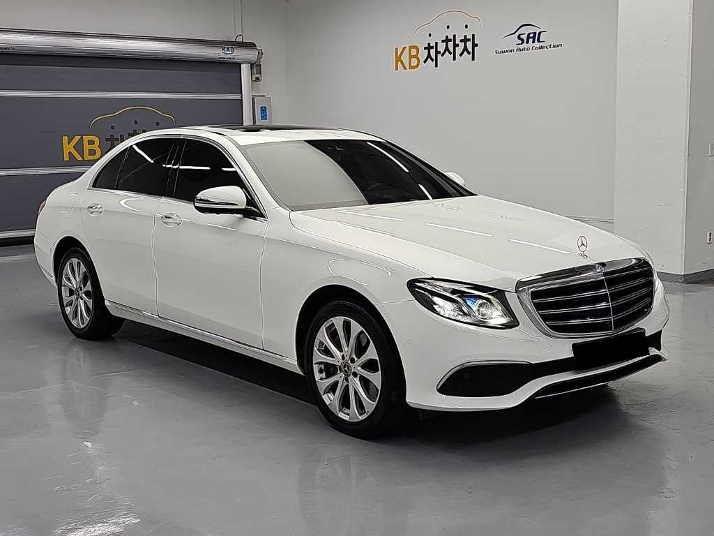 Mercedes-Benz E-Class — photo 04