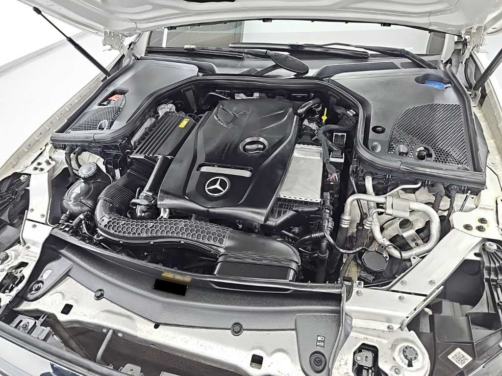 Mercedes-Benz E-Class — photo 05