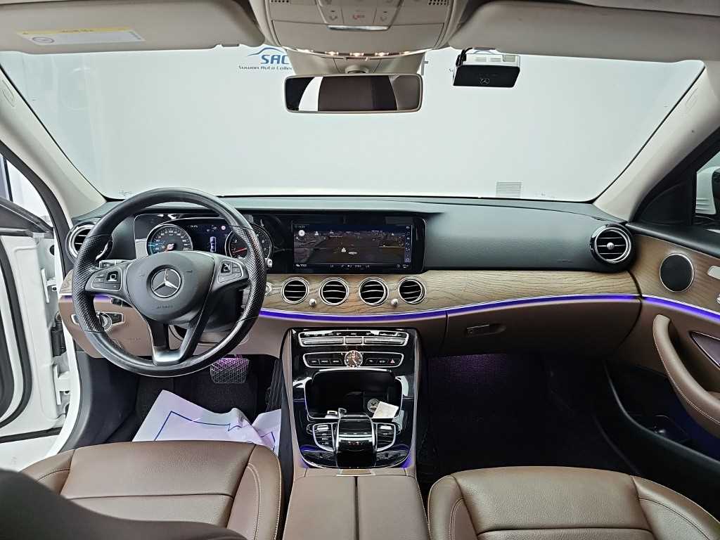 Mercedes-Benz E-Class — photo 07