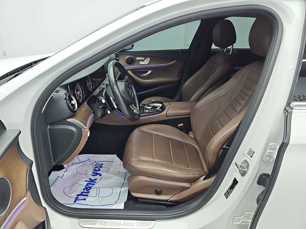Mercedes-Benz E-Class — photo 11