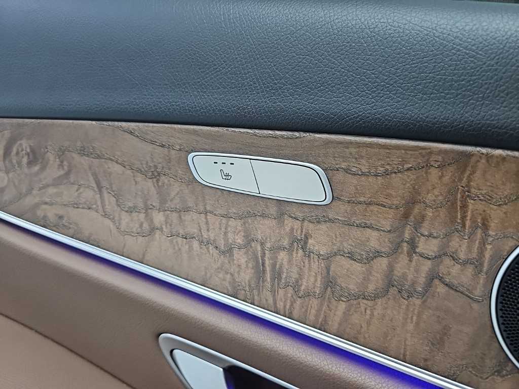 Mercedes-Benz E-Class — photo 13