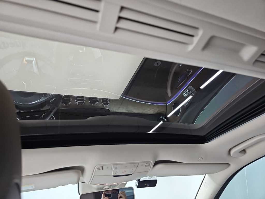 Mercedes-Benz E-Class — photo 14