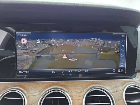 Mercedes-Benz E-Class — photo 15