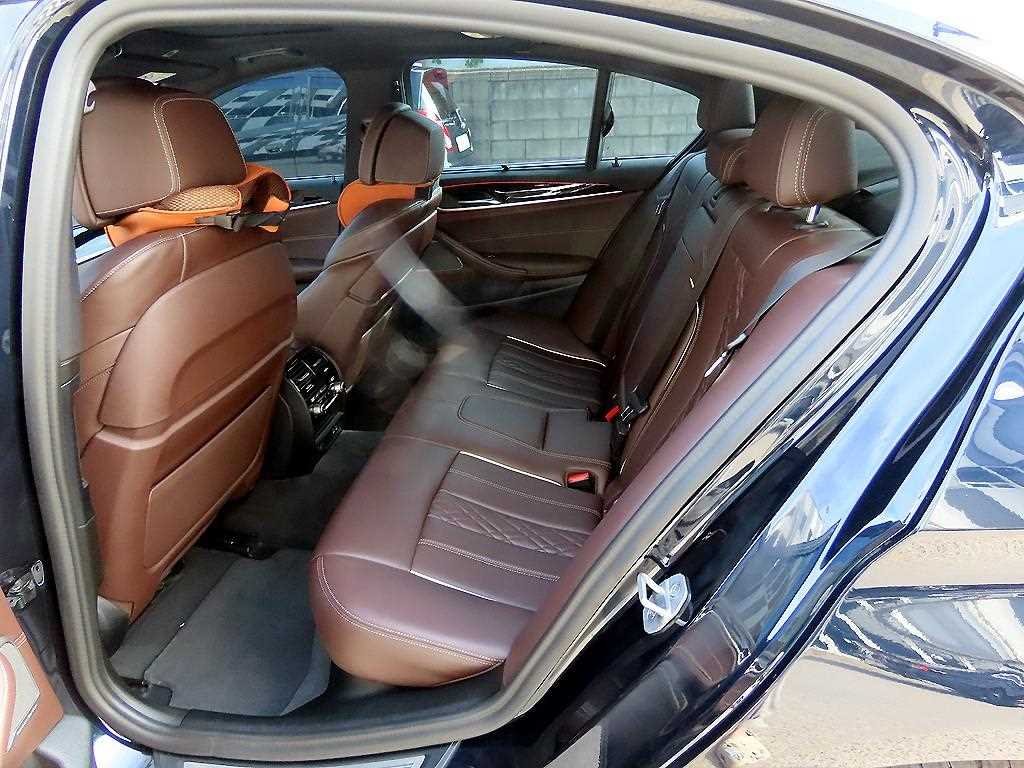 BMW 5-Series — photo 06
