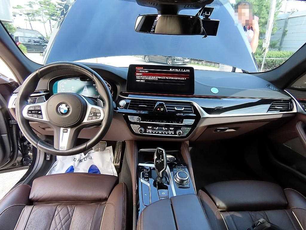 BMW 5-Series — photo 07