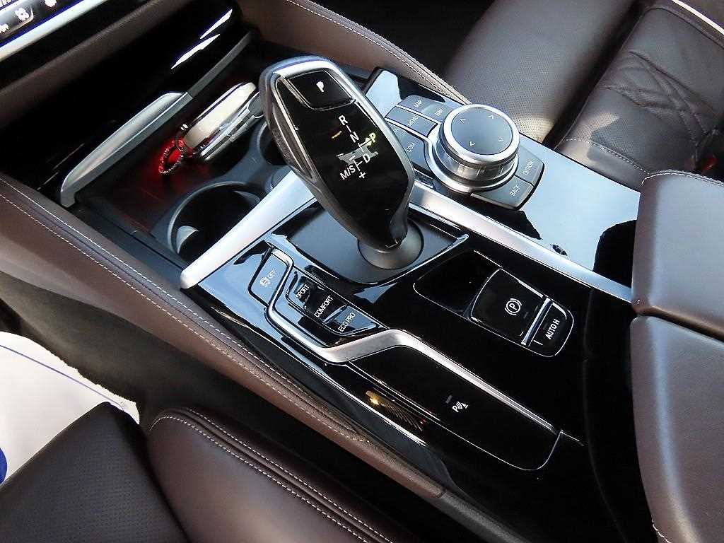 BMW 5-Series — photo 11