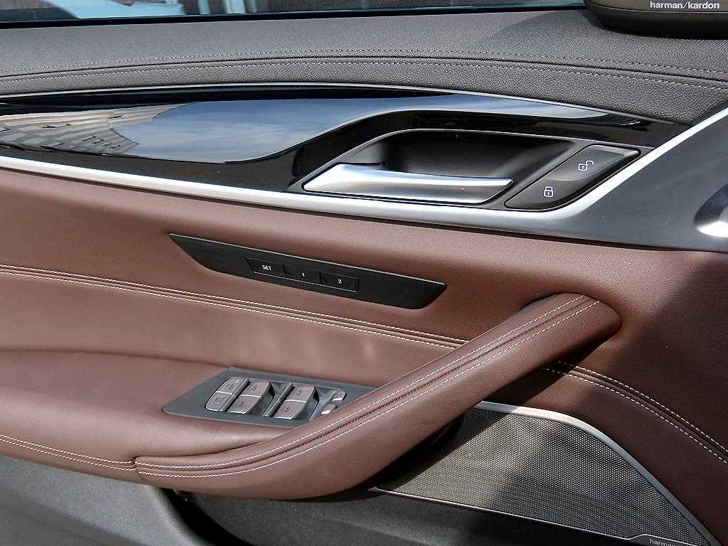 BMW 5-Series — photo 12