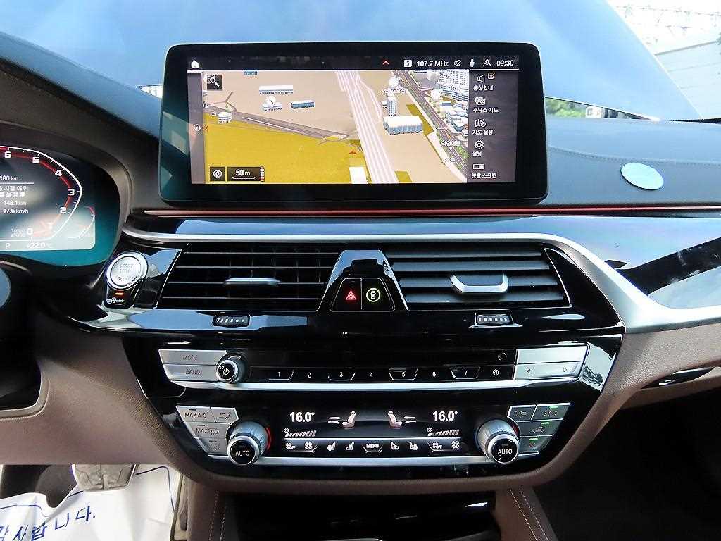 BMW 5-Series — photo 13