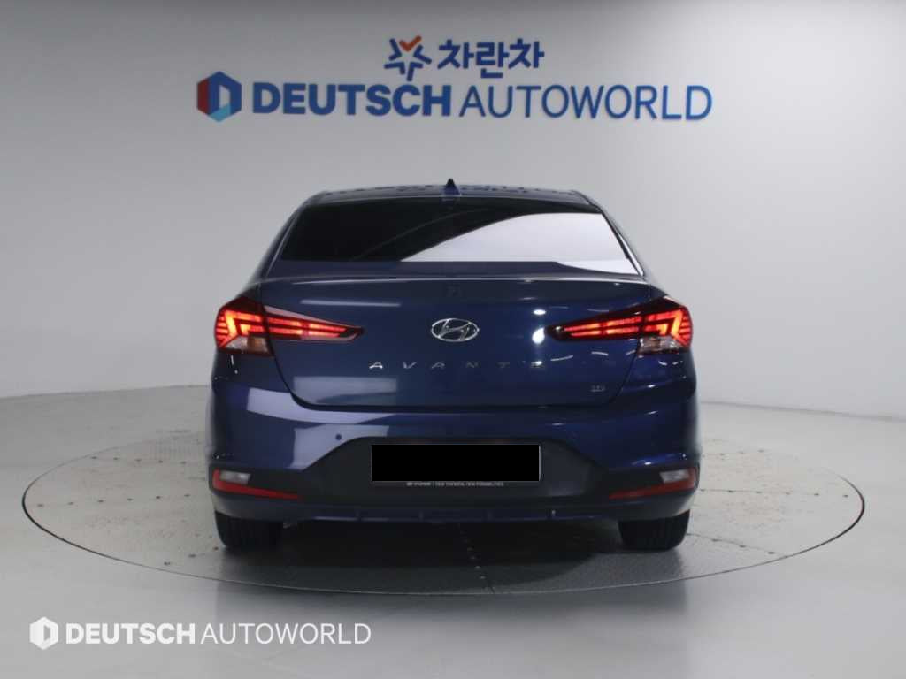 Hyundai Avante — photo 04