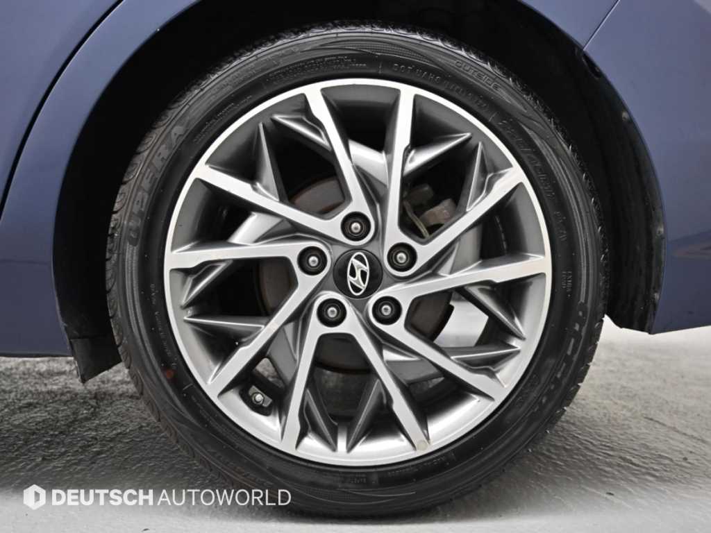 Hyundai Avante — photo 05