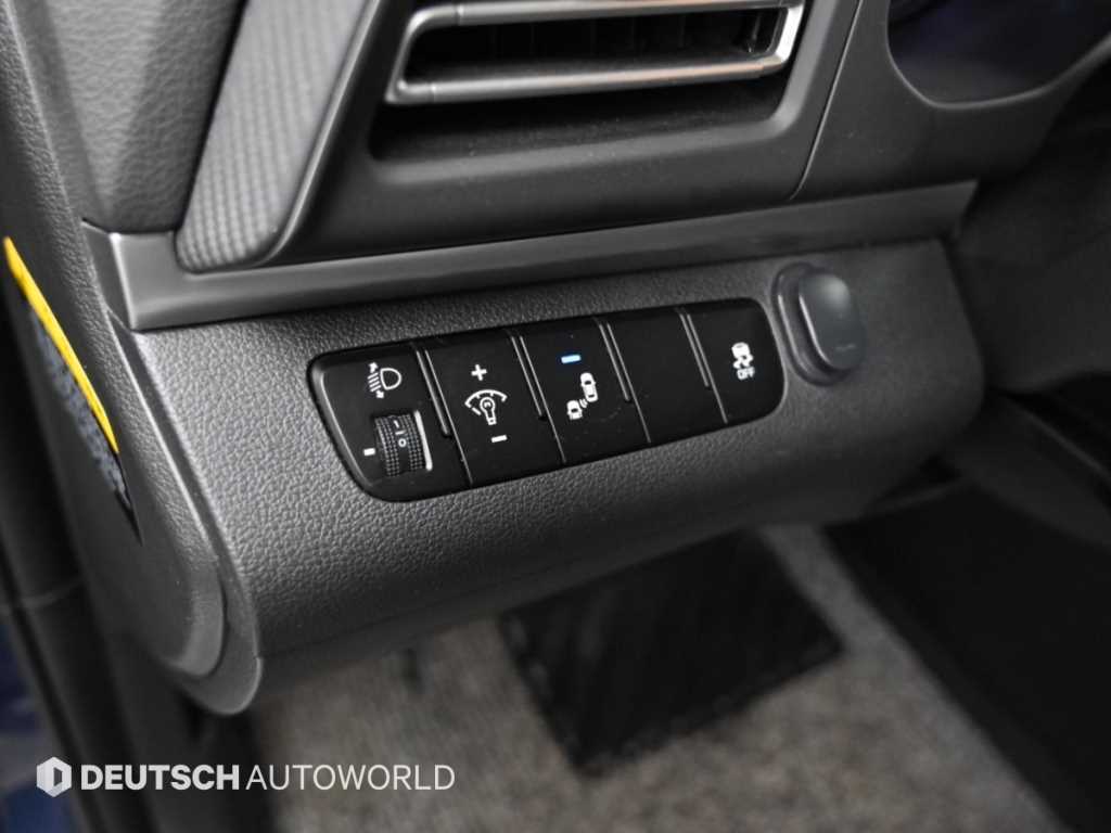 Hyundai Avante — photo 17