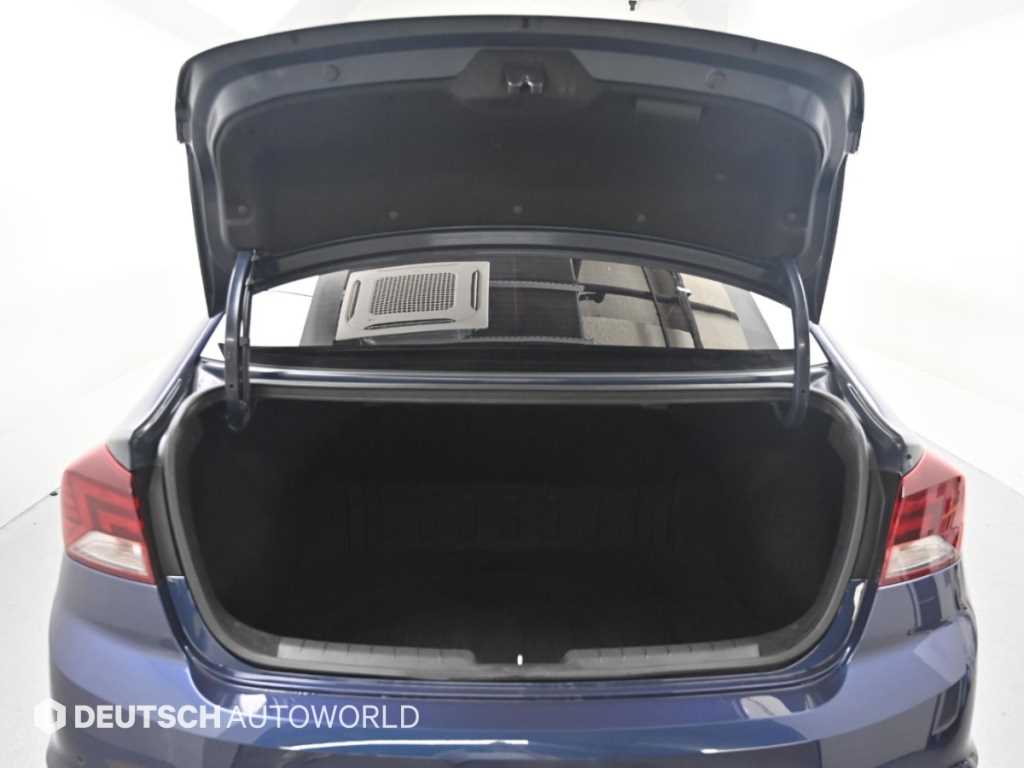 Hyundai Avante — photo 19